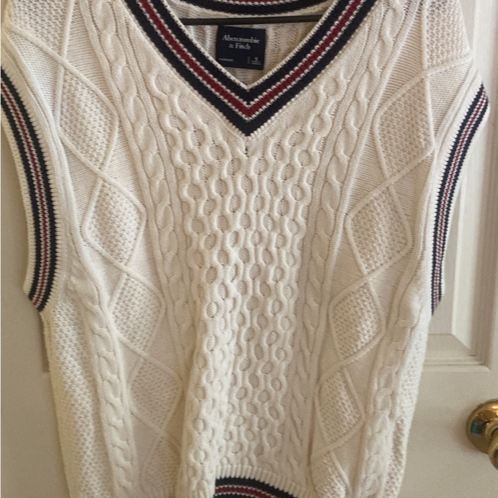 Abercrombie & Fitch White V-Neck Sweater